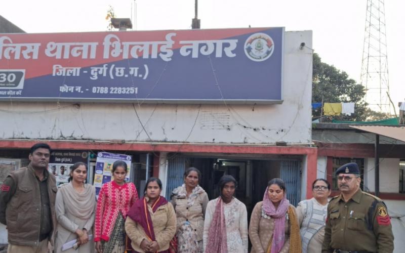 पं. धीरेंद्र शास्त्री की कथा, पुलिस ने 9 संदिग्ध महिलाओं को हिरासत में लिया खबरगली  Story of Pt. Dhirendra Shastri, police detained 9 suspicious women hindi News bhilai news khabargali 