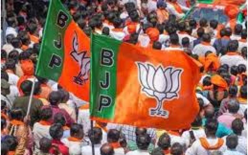 राजनीतिक गलियारे में बड़ा बदलाव, भाजपा में शामिल हुए गोंडवाना गणराज्य पार्टी के 15 कार्यकर्ता खबरगली Major change in political circles, 15 workers of Gondwana Ganatantra Party join BJP balrampur chhattisgarh hindi news khabargali 