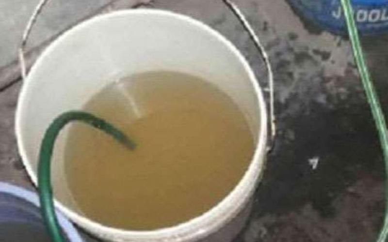 After Indore, Raipur is also facing a contaminated water crisis. The mayor has taken a strict stance, issuing a 24-hour ultimatum for a solution. Areas like Gayatri Nagar, Sales Tax Colony, Pink City, Steel City, and Vijay Nagar are severely affected. Raipur, Chhattisgarh, Khabargali
