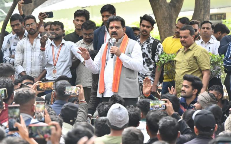 CAF recruitment exam process to be completed soon, Home Minister Vijay Sharma meets candidates Chhattisgarh news hindi News latest khabargali 