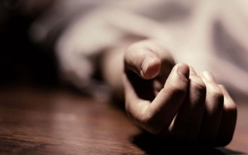 Son commits suicide by hanging himself, mother suffers heart attack hindi News latest news khabargali 