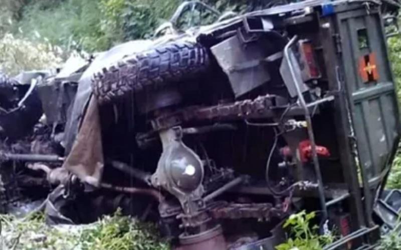 Tragic accident in Jammu and Kashmir: Army vehicle falls into ditch, 10 soldiers martyred, 3 injured hindi news latest News khabargali 