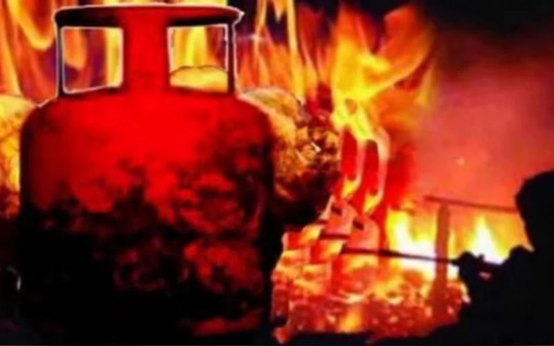 Cylinder blast in Mumbai, 7 people seriously injured