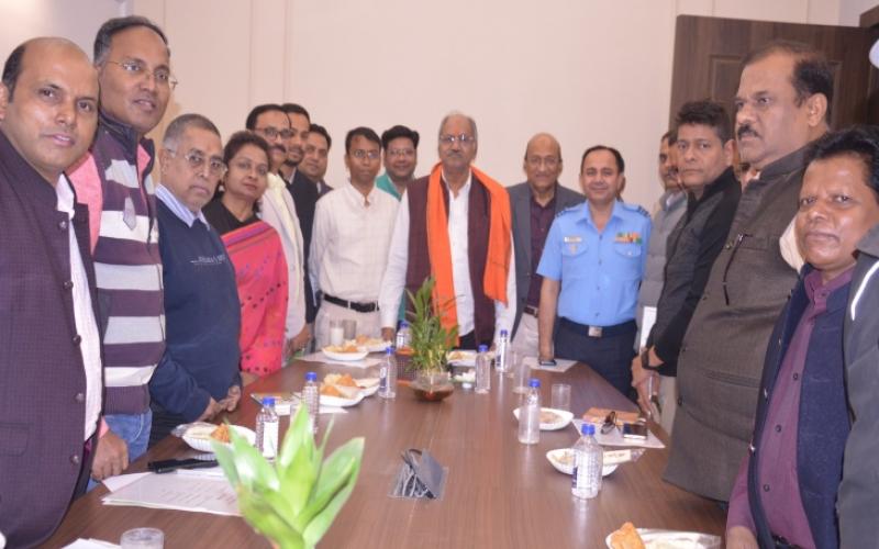 सांसद बृजमोहन अग्रवाल की पहल, रायपुर में 5 लाख विद्यार्थी एक ही समय पर करेंगे वंदे मातरम् का गायन खबरगली MP Brijmohan Agrawal's initiative: 5 lakh students in Raipur will sing Vande Mataram simultaneously. CG News Raipur chhattisgarh hindi news khabargali 