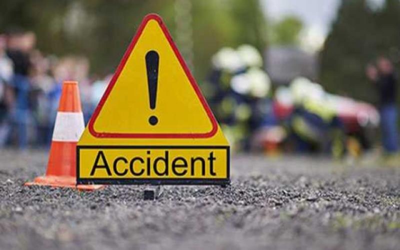 Speeding truck hits bike, 3 killed, mother and son among the dead hindi news latest news khabargali 