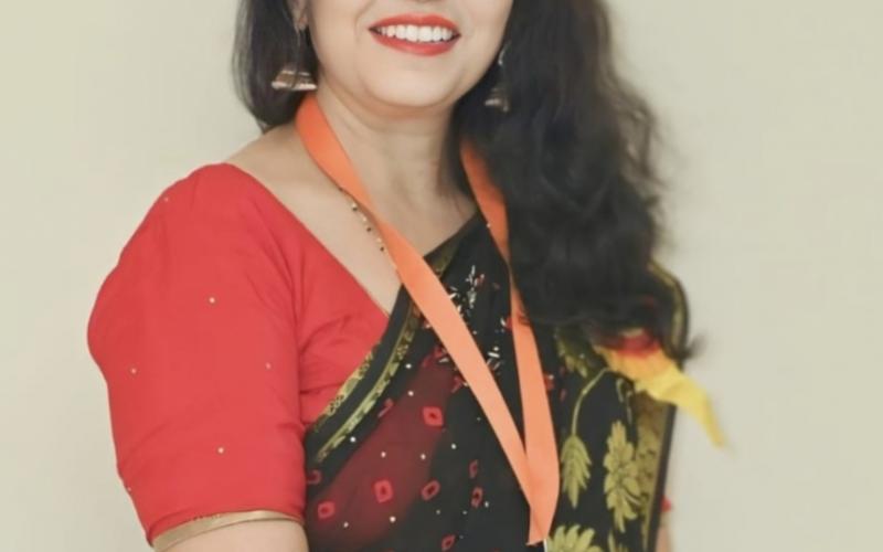 Smita Singh, an embodiment of sacrifice and service, left her government job to shape the future of the underprivileged. Through the Shakuntala Foundation, she has brought about revolutionary changes in the fields of health, women's empowerment, and support for people with disabilities. Raipur, Chhattisgarh, Khabargali.