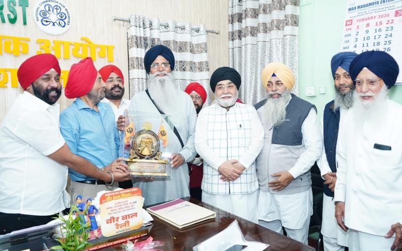 SGPC President Advocate Dhami reached Chhattisgarh Minority Commission office, President Amarjit Singh Chhabra gave a warm welcome, Advocate Harjinder Singh Dhami, President of Shiromani Gurdwara Parbandhak Committee, the highest body of Sikh community, and Mr. Balwinder Singh Kalra of Dharam Prachar Committee Amritsar, Raipur, Chhattisgarh, Khabargali