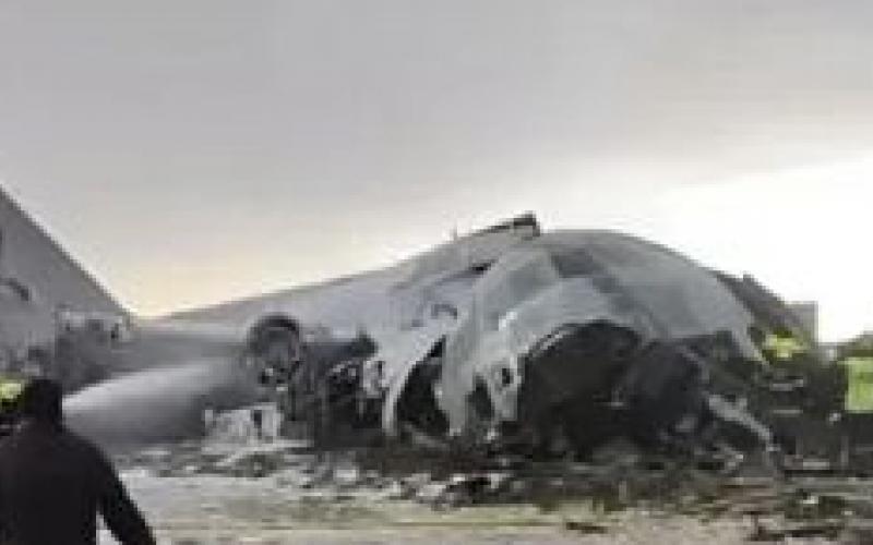 A plane carrying currency notes crashes in Bolivia, killing 15; a looting of currency notes follows the accident. hindi news latest khabargali 