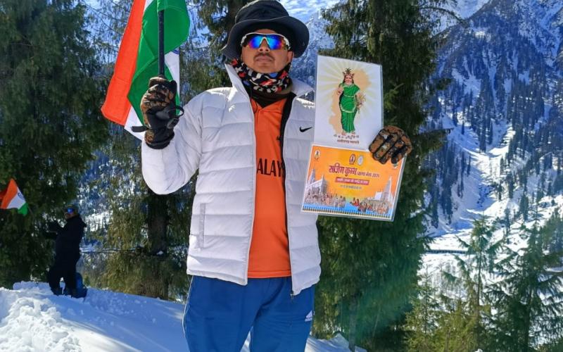 9000 फीट की ऊंचाई पर राजिम कुंभ कल्प का प्रचार, गरियाबंद के पर्वतारोही ने रचा इतिहास खबरगली  Promotion of Rajim Kumbh Kalpa at an altitude of 9000 feet, mountaineer from Gariaband created history. Raipur chhattisgarh hindi news khabargali 