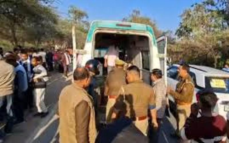 निर्माणाधीन गंगा एक्सप्रेसवे पर कार ने 7 लोगों को कुचला, 4 की मौत, 3 घायल खबरगली Car crushes 7 people on under-construction Ganga Expressway, 4 dead, 3 injured hindi news big news khabargali 