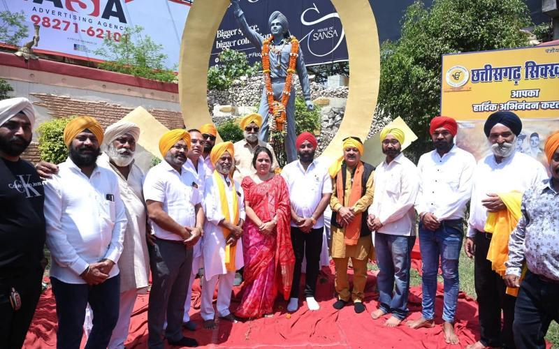 On Martyrs' Day, the slogan 'Inquilab' reverberated across Raipur; through the 'My Bharat, My Responsibility' foot march, the youth paid tribute to the martyrs. Upholding the principle of 'Nation Foremost,' a grand wreath-laying ceremony was held on the 97th martyrdom anniversary of Bhagat Singh, Sukhdev, and Rajguru. The foot march proceeded under the leadership of Amarjeet Singh Chhabra, wherein students from Durga, Science, and Gurukul Colleges pledged their commitment to nation-building. Chhattisgarh | 