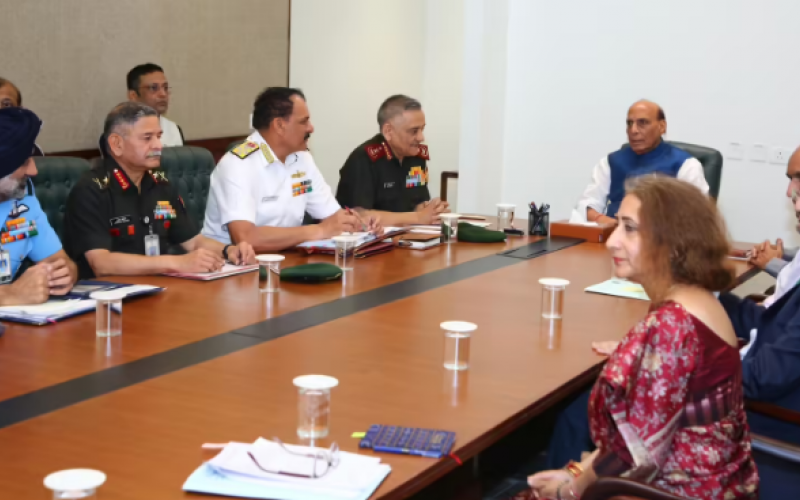 Middle East Crisis, Rajnath Singh Reviews Military Preparedness; Crisis Deepens Over Crude Oil and Supply Chains, India on High Alert. Holds High-Level Meeting with the Three Service Chiefs; Deliberations Held on India's Security Strategy. New Delhi, Khabargali.