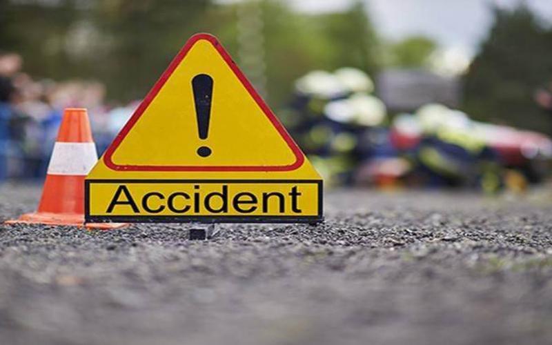 Speed ​​wreaks havoc in UP, bus full of passengers overturns in ditch, 15 injured up news hindi news khabargali 
