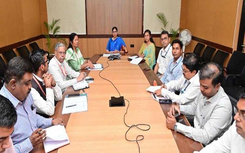  108 Maoists surrendered, including 44 women cadres; a reward of Rs 3.29 crore was announced. Raipur Chhattisgarh hindi news khabargali 