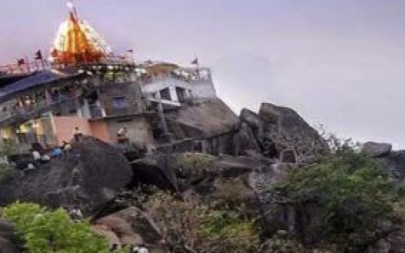 Major changes in the Maa Bamleshwari Darshan system in Dongargarh, now separate routes for climbing and descending cg news hindi news khabargali 