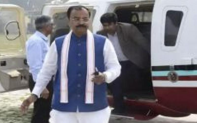 Smoke billows from Deputy Chief Minister's helicopter, emergency landing in Luckno hindi news latest news khabargali