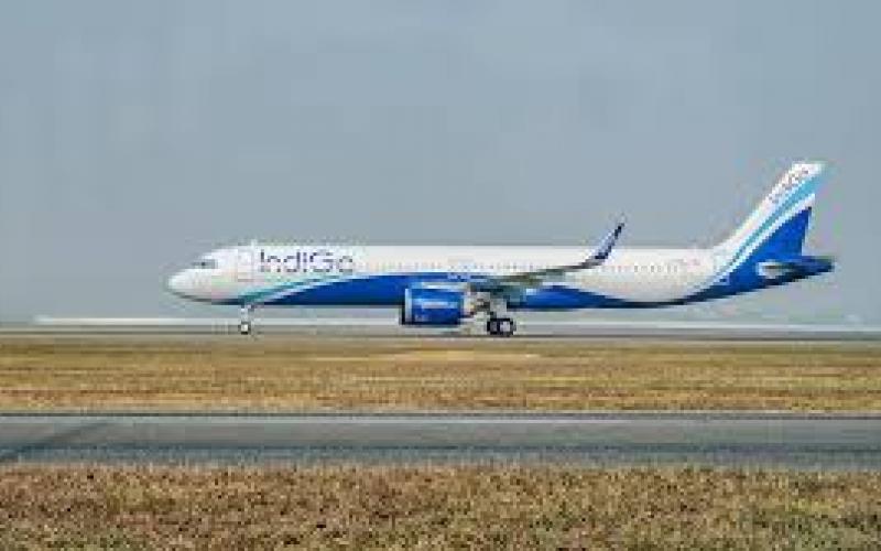  IndiGo flight makes emergency landing at Delhi airport, panic among passengers big news hindi news new delhi khabargali 