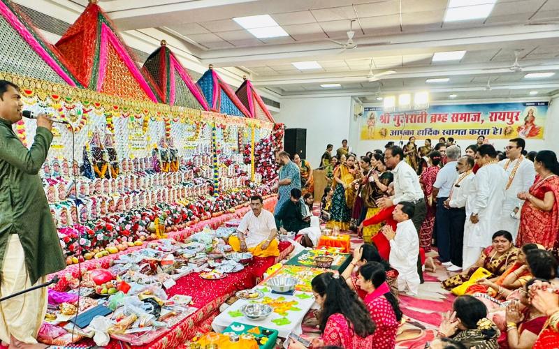 Raipur: 1400 married women performed collective Randal Mata puja, the confluence of devotion and power filled the New Timber Market with reverence, Chhattisgarh, Khabargali