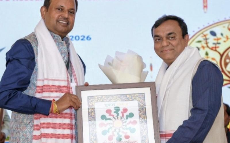 Changemakers from four states gathered for 'Ekam Dialogues', Prabhat Mishra honored for wetland conservation, 'Ekam Dialogues' concluded in Ranchi, water and forests will be improved through community leadership, Chhattisgarh Official Language Commission Chairman Prabhat Mishra received the 'Ekam Samman', Raipur, Chhattisgarh, Khabargali