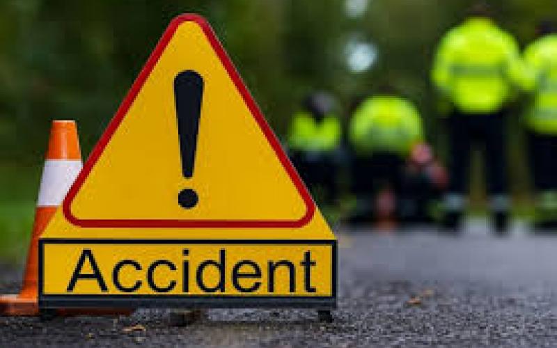 Unknown vehicle ran over bike riders, 3 people died in agony hindi news big news khabargali 