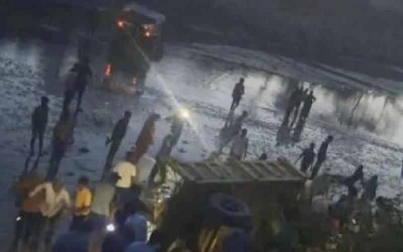 Tragic accident in Kushinagar, tractor-trolley full of devotees overturns in canal, 4 people dead hindi news big news khabargali 
