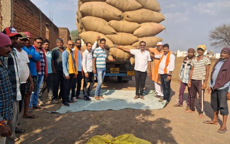 Unique celebration of victory: BJP Business Cell presented an example of Sanatan Dharma with cow service, cow shelter located at Gokuldham, State Coordinator Subhash Agarwal, Rudra Seva Samiti, Raipur, Chhattisgarh, Khabargali