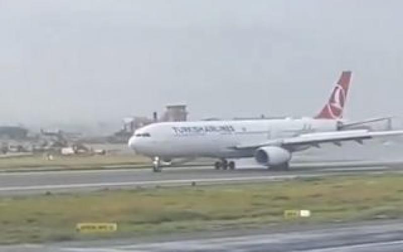  A major accident was averted at the airport when a plane tyre caught fire, carrying 277 passengers. new delhi hindi news big news khabargali 