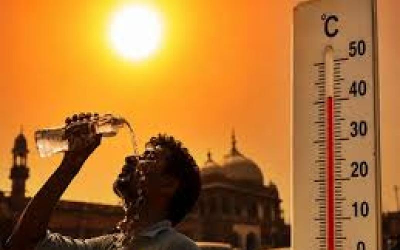  Heat wave conditions will wreak havoc across central India, including Chhattisgarh, for the next seven days. A heatwave alert has been issued, with a 14-year record broken in Delhi. new delhi hindi news khabargali 