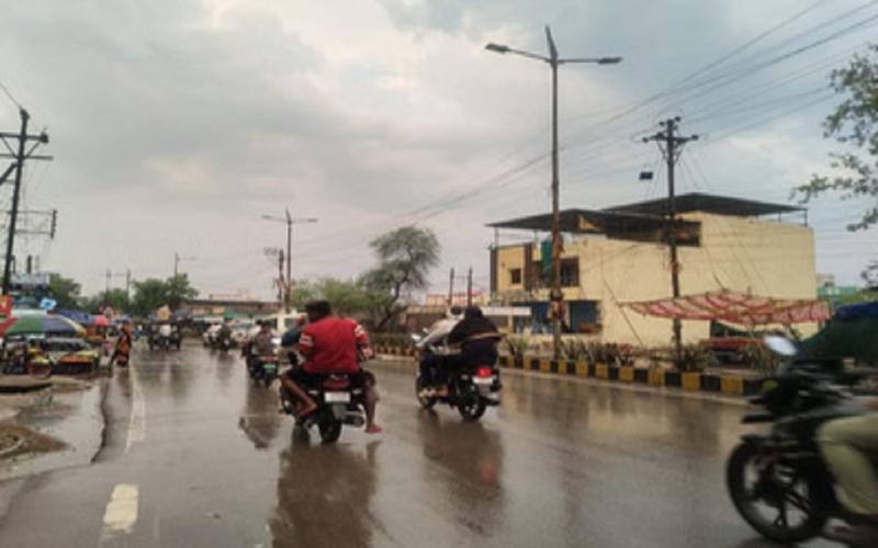  Rain and thunderstorms started in Raipur since morning, alert issued in 12 districts of the state. hindi news latest news khabargali 