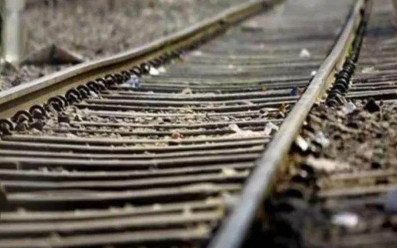 Train accident in Assam Four workers repairing the track were struck two people died hindi news latest Hindi khabargali 