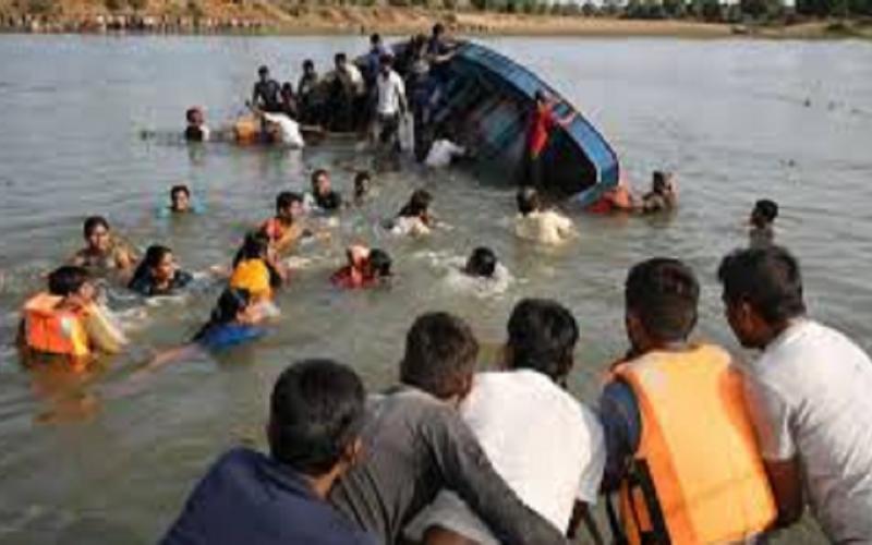  Boat capsizes in Godavari River; 2 women dead, 35 people on board. big news maharastra news khabargali 