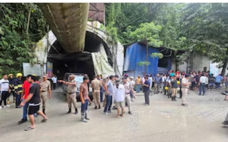 Major accident due to landslide at a tunnel in Sikkim; 10 dead, 27 workers feared trapped. Latest News hindi News khabargali 
