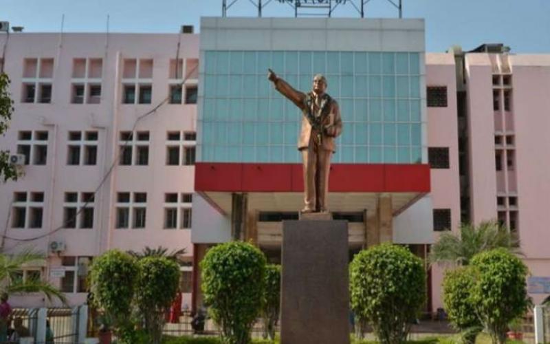Massive fire breaks out at Ambedkar Hospital; smoke spreads across the ward, causing panic