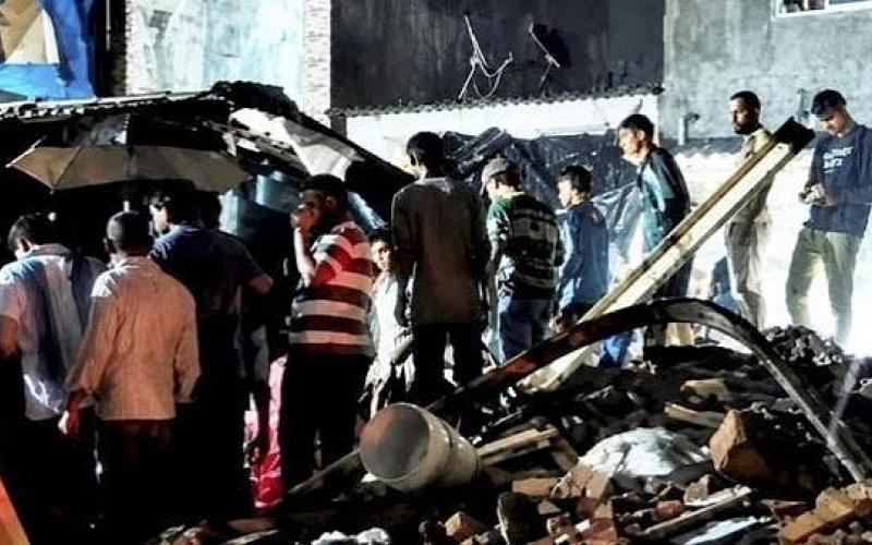 मुंबई में भारी बारिश के बीच बड़ा हादसा, तीन मंजिला बिल्डिंग गिरने से 6 लोगों  की मौत खबरगली Major tragedy amidst heavy rains in Mumbai: 6 dead after three-storey building collapses.hindi news latest news khabargali 