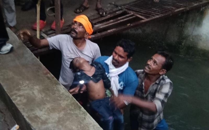 4-year-old child dies in Raipur; drowns in a drain while playing; grief engulfs the home. Latest News hindi News raipur news khabargali 