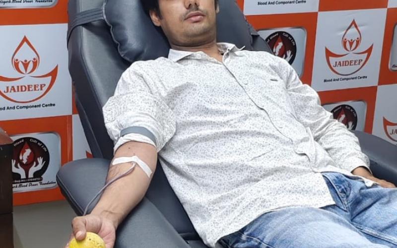 News, Blood Donation, Blood Donation as a Noble Deed, Mohammad Shahnawaz Yusuf, News Surgical, Jaideep Blood Bank, Chandrabhushan Dewangan, Social Commitment, Chhattisgarh News, Khabargali