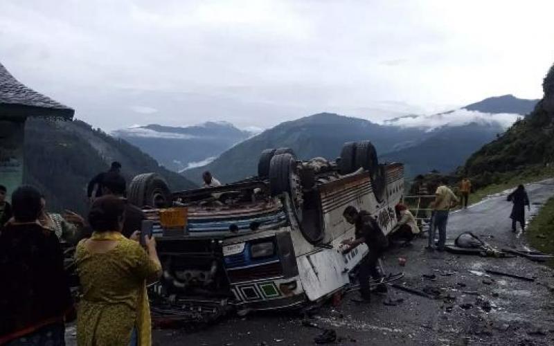  Horrific road accident in Himachal: 7 dead and many injured after an out-of-control bus plunges into a gorge hindi news latest news himachal news khabargali 