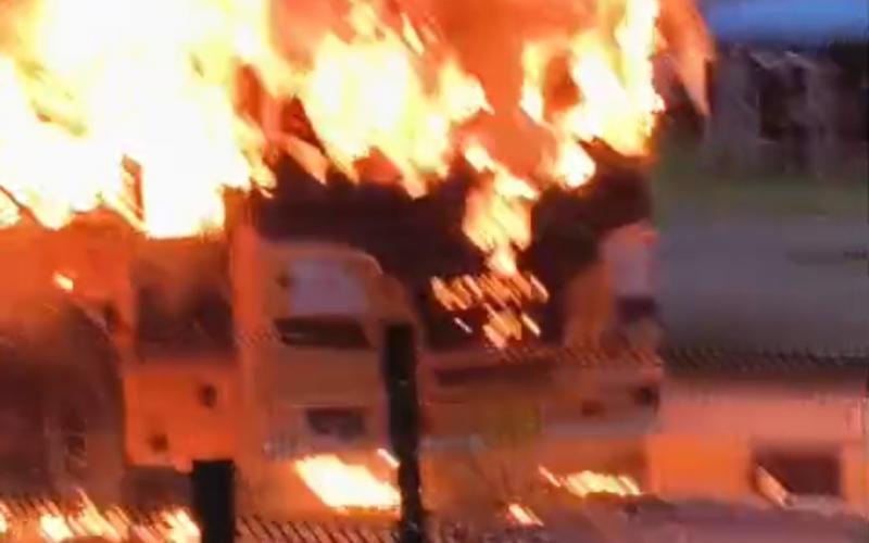 Massive fire breaks out in an employee bus at Mahanadi Bhawan; over 30 government employees were on board. Raipur news hindi news khabargali 