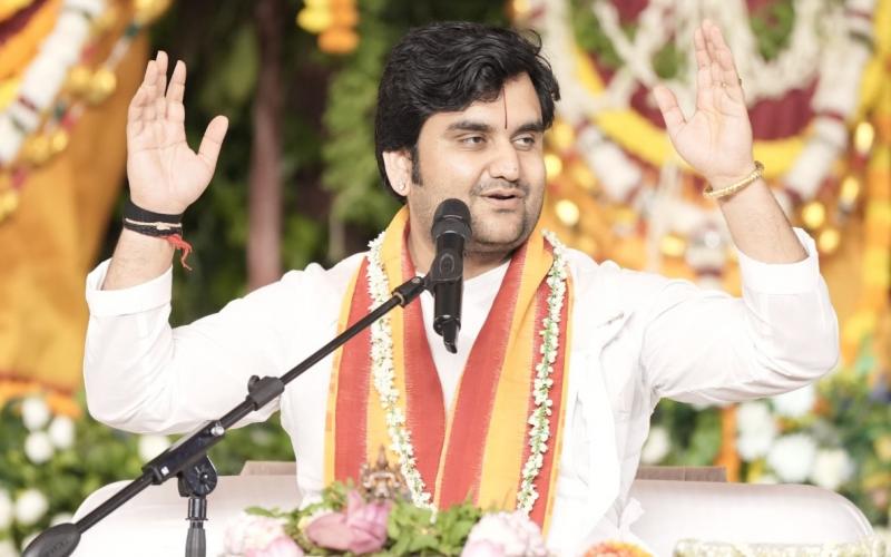 Indresh Maharaj discourse, Shrimad Bhagwat Katha Raipur, Raipur Bhagwat Katha, devotion and liberation, Indresh Ji Maharaj, Devendranagar Mandi Ground Katha, Chhattisgarh, Khabargali
