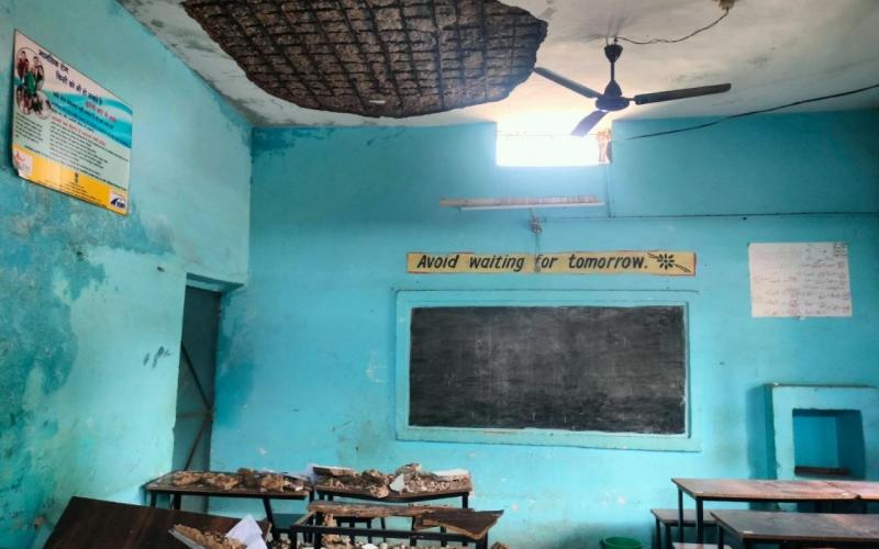  Major accident in Education Minister's home district: Government school roof plaster collapses, 3 students injured. hindi news chhattisgarh news khabargali 