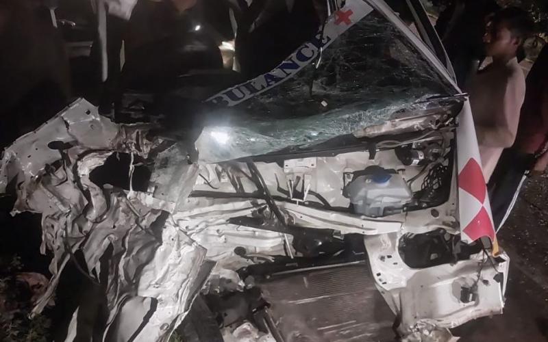 Truck and ambulance collide on Bemetara-Kawardha highway; 2 dead. bemetara hindi news latest news khabargali 