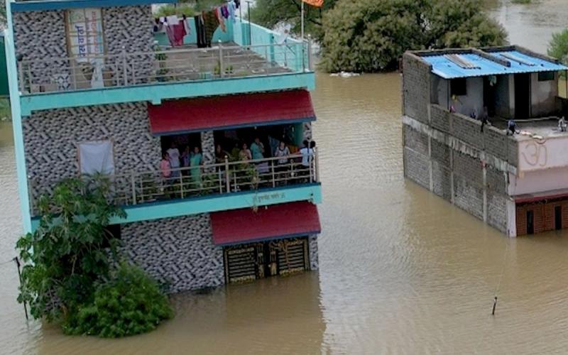 Floodwaters enter 17 villages in Raipur; over 600 people rescued. raipur chhattisgarh news khabargali 