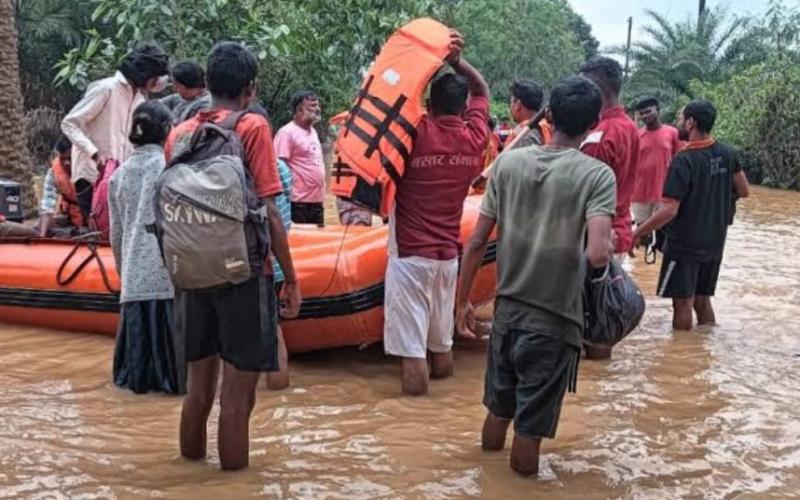 Chhattisgarh government stands firmly with flood victims; over 49,000 people rescued. latest News hindi news big News khabargali 