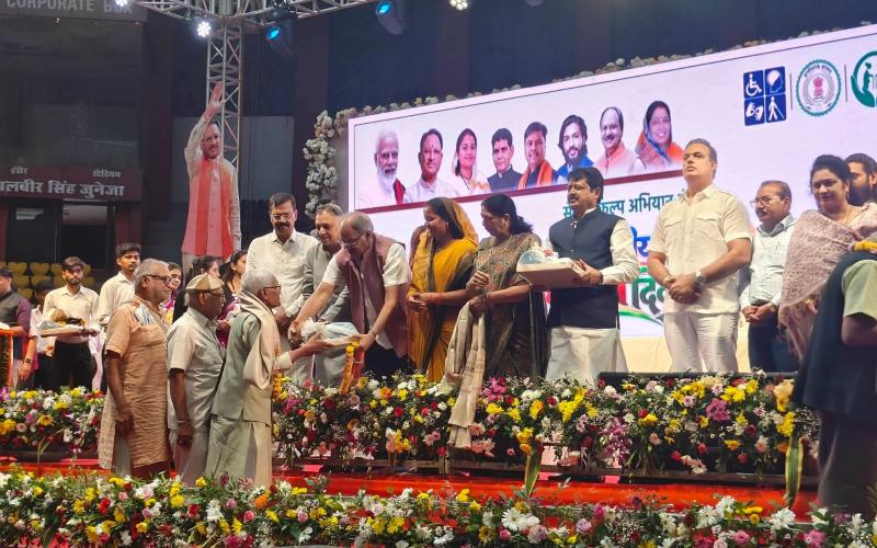 Senior Citizens Service Mahakumbh, International Senior Citizens Day, Service Resolution Campaign, Senior Citizens, Raipur, Social Welfare Department, Senior Citizens Blessing Service, Khabargali