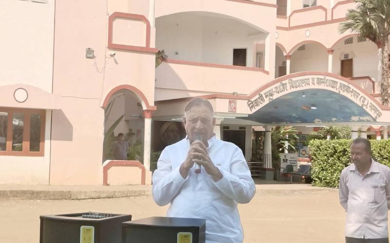 Resident of Deaf and Dumb School, Government Deaf and Dumb School, Songaon, Nagpur, Hudkeshwar, Chhattisgarh Chairman of Disabled Finance and Development Corporation Lokesh Kavadiya, Chhattisgarh, Nagpur, Disabled, Deaf and Dumb School, Skill Development Training, Chhattisgarh, Khabargali