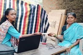 Gadiras of Sukma District, Bank Sakhi, Smt. Priyanka Singh, Beneficiary, Pension Amount, Wage Payment, National Rural Livelihood Mission, NRLM, Chhattisgarh, Khabargali