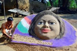 Sand artist Hemchand Sahu, daughter of Parta Rohi and Bastar, Naina Singh Dhakad, artwork, congratulations, Tamasivani, sand artist, Mount Everest, Kuleshwar temple, Mahanadi, Rajim, Mahanadi sand, Chhattisgarh, Khabargali