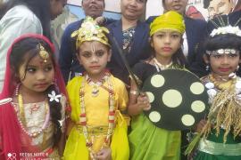 Universal Public High School,Fancy Dress Competition,Krishna,Radha,Meera,Ram,Chhattisgarh Mahtari,Pari,Rani Laxmibai,Chacha Nehru,Principal RM Bhagat,Raipur,Khabargali