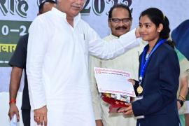 Meritorious children of 10th and 12th, gold medal, silver medal, joyride from helicopter, Chhattisgarh Board of Secondary Education, Chief Minister Bhupesh Baghel, School Education Minister Dr. Premsai Singh Tekam, Khabargali