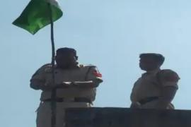 Pakistani flag, Chhattisgarh, Sarangarh-Bilaigarh district, Sariya, fruit seller Sohail Khan, Viral, Khabargali